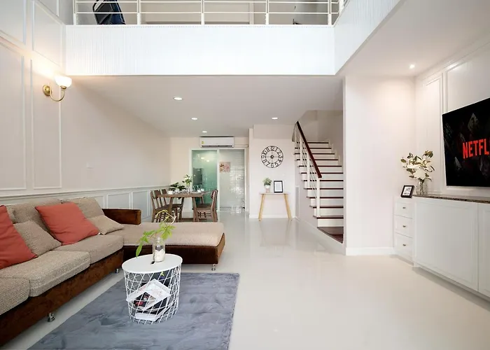 ลาดกระบังบิซโฮม Latkrabangbishome Villa Bangkok